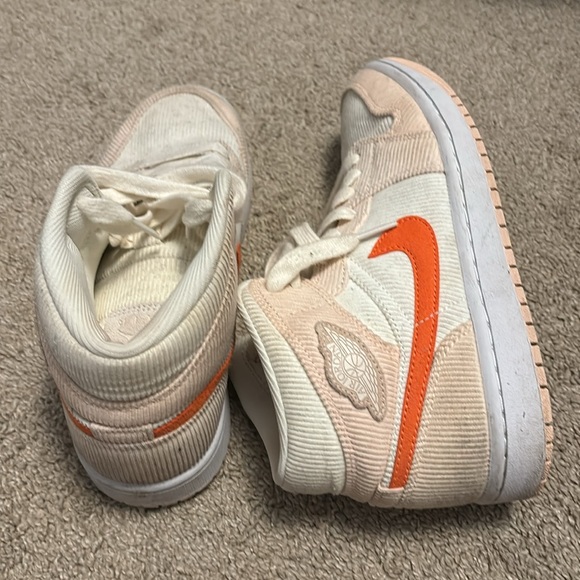 Air Jordan 1s - Picture 3 of 3